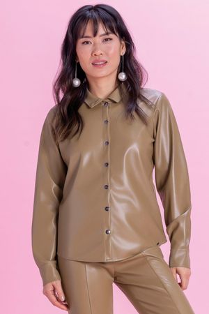Camisa Feminina em Courino Marialícia Marrom Claro
