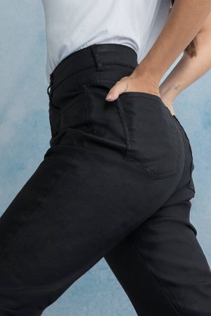 Calça Feminina Resinada Marialícia Preto