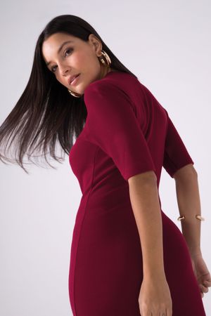 Vestido Midi Feminino Canelado Com Fenda Marialícia Vermelho