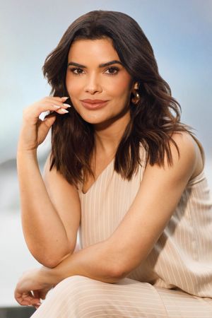 Regata Feminina Assimétrica Listrada Marialícia Bege