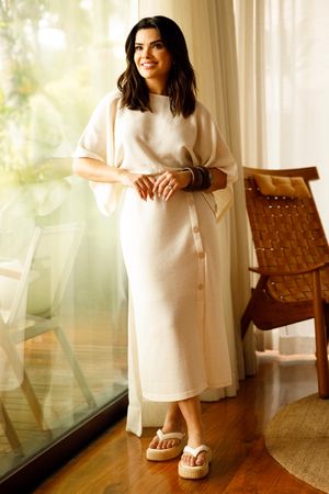 Blusa Feminina Comfy Manga Morcego Marialícia Bege